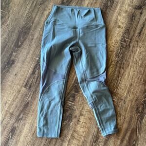 ALO Size XS Blue/Gray Capri Style Leggings